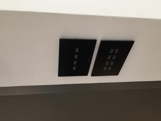 מוצרים לבית חכם פנלי שליטה בקיר